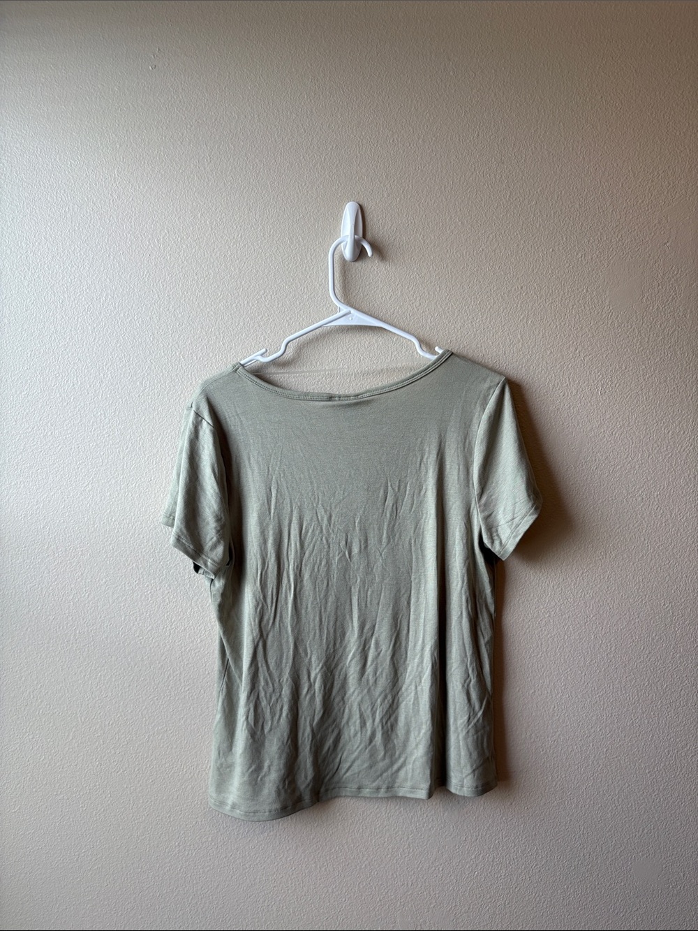 ✨NWT~Universal Thread Tee✨ - Picture 4 of 4